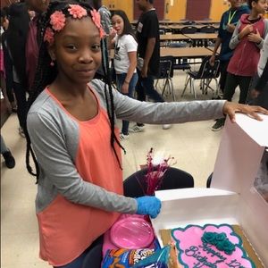 Meet your Posher, Holly